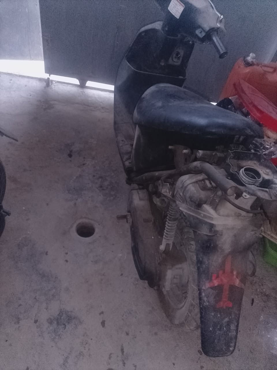 السلام عليكم
دراجات ثنين شغالات بس وحده نقصه فاكيوم
وحده نقصه عرموطه يعني مكايهن شغالات 
ثنين ب250 قفل 
مكاني مدينه الصدر 
***********
