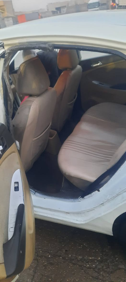 اكسن مضلع ٢٠١٢  بسمي + كربون بنزي
كير محرك شرط 
مصبوغ عام
بيها ضربه من صندوك جاملغ بيهم معجون  
***********
السعر 70
