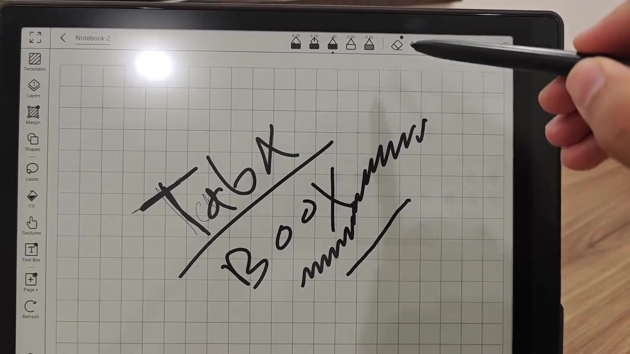 🔥 للبيع: العملاق Onyx Boox Tab X (بديل الكندل الأكبر عالمياً بحجم A4) 🔥
إلى الأساتذة الأفاضل، طلبة الدراسات العليا (الماجستير والدكتوراه)، المحامين، والقراء النخبة..
إذا كنت تبحث عن جهاز يغنيك عن طباعة آلاف الأوراق والمصادر ويحمي عينيك تماماً كأنه ورق حقيقي، هذا العرض موجه إليك:
🔹 لماذا هذا الجهاز هو الخيار الأفضل للبحث والقراءة؟
الشاشة الأكبر عالمياً: بحجم 13.3 إنش (تُعادل حجم ورقة A4 الطبيعية تماماً). وداعاً للتكبير والتصغير (Zoom) أثناء قراءة ملفات الـ PDF الضخمة والمجلات العلمية.
نظام أندرويد مفتوح: يحتوي على متجر (Google Play) متكامل؛ يمكنك تحميل تطبيقاتك المفضلة، والمزامنة مع Google Drive أو المكاتب الرقمية بكل حرية.
راحة تامة للعين: شاشة حبر إلكتروني متطورة بدون أي إضاءة زرقاء مضرة، مثالية للقراءة الطويلة ليلاً ونهاراً.
🔹 حالة الجهاز ونظافته (بكل أمانة):
الاستخدام الفعلي: خفيف جداً (400 ساعت فقط)، الأداء الداخلي والبطارية بحالة الوكالة تماماً.
النظافة الخارجية: نظيف جداً وممتاز، توجد خدوش سطحية خفيفة جداً (خارج نطاق الرؤية) لا تؤثر على القراءة أو اللمس نهائياً.
المصدر: نسخة آمازون الأمريكية الأصلية.
📦 الملحقات الأصلية (مرفقة مجاناً):
1️⃣ القلم الأصلي الذكي: للكتابة وتدوين الملاحظات وهامش البحوث بسلاسة فائقة وكأنك تكتب على ورق.
2️⃣ الكفر الذكي الأصلي (Smart Case): تم شراؤه من أمازون لحماية الجهاز.
(ملاحظة للأمانة: العلبة الكرتونية غير متوفرة).

💰 السعر وتفاصيل البيع:
السعر: 600,000 دينار عراقي (قابل للتفاوض للشاري الجاد).

الموقع: النجف الأشرف (يرحب بالمعاينة والفحص المباشر يداً بيد).
الشحن: متوفر الترتيب للشحن الآمن لكافة المحافظات.
📞 للتواصل والاستفسار (اتصال مباشر أو واتساب):
📱 ***********
#الحبر_الإلكتروني #أونيكس_بوكس #OnyxBoox #BooxTabX #كندل #Kindle_Iraq #الدراسات_العليا #النجف #العراق #كتب_pdf #المحاماة #ماجستير_دكتوراه
