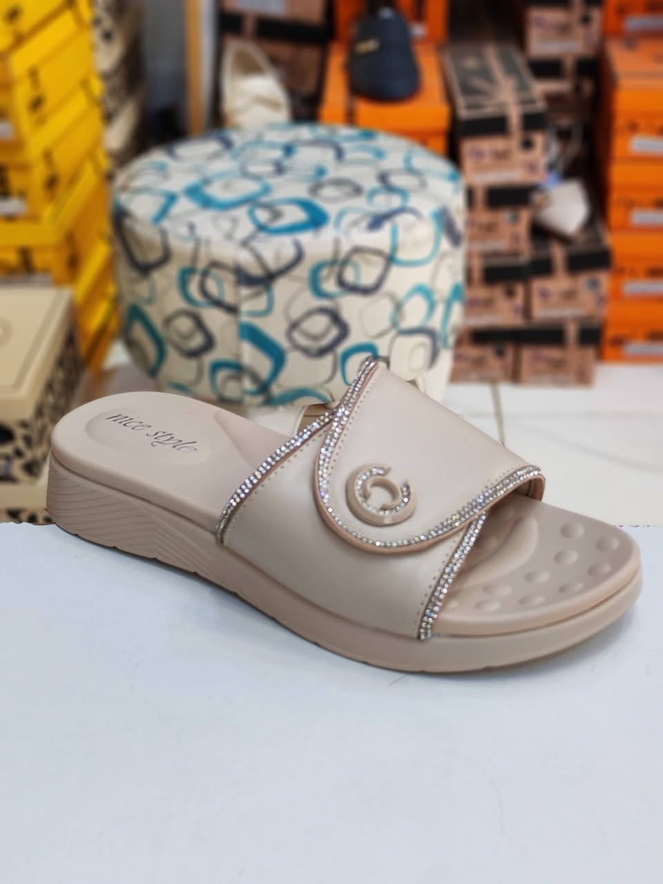 #جديد
سعر القطعة 💥 15000 الف 💥
شحاطة كعب 2سم طبي خفيف الوان المعروضه فقط
#العنوان خانقين مجمع الحاج قاسم خلف مجمع حبيب مول
توصيل جميع المحافظات وداخل خانقين واتس ***********
احذية و حقائب بشار
