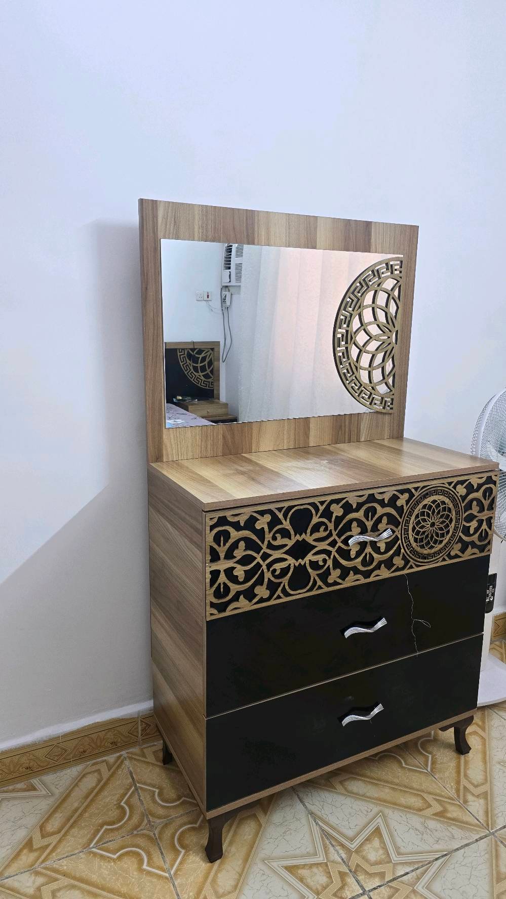 غرفه شبابيه ٥٠٠ بيه مجال