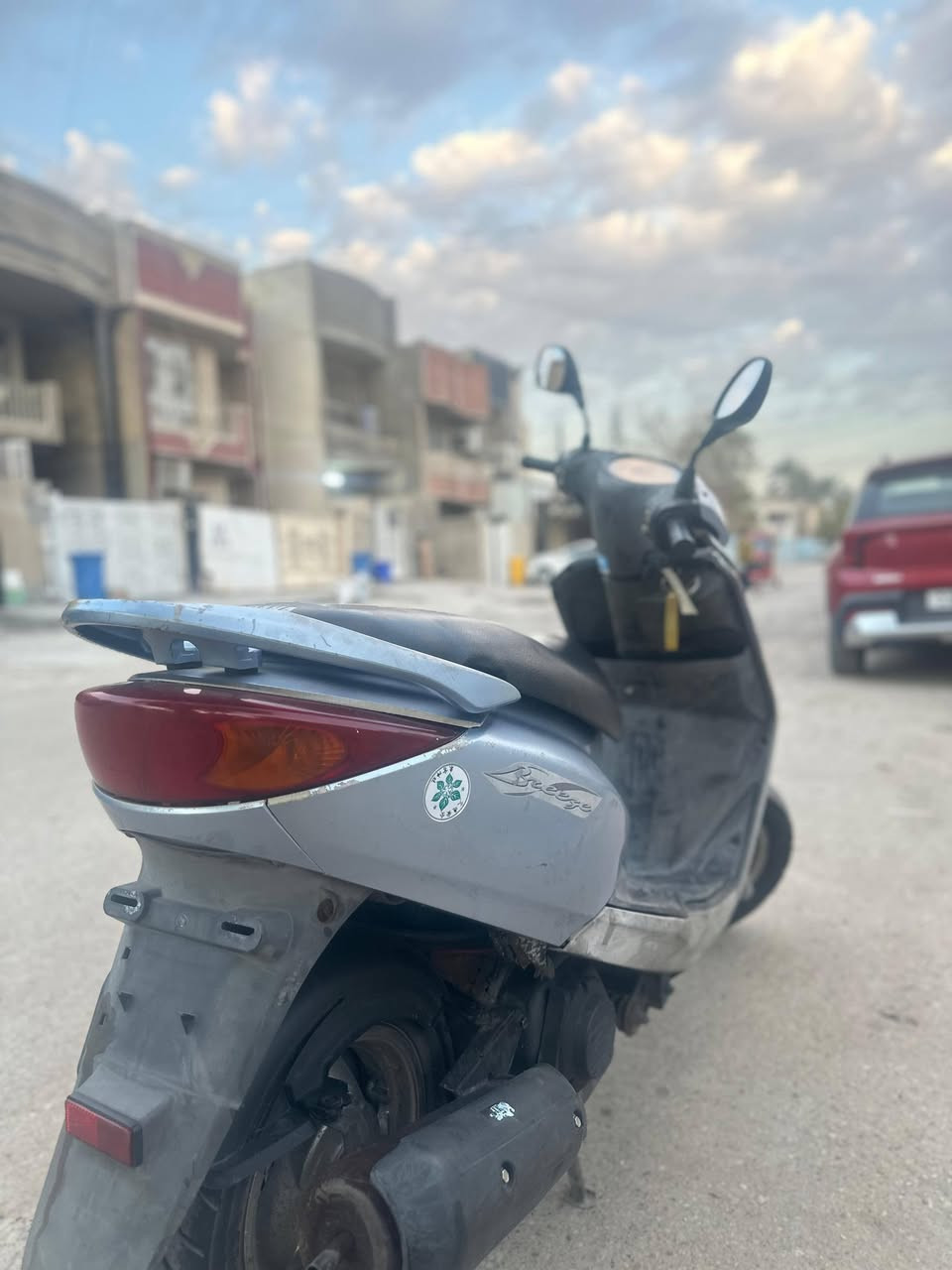 سلام عليكم دراجه بريز مال رمبه مكينه بلاديه ما مفتوحه نكره سلف لا تخبر لا تنقيص  ماشيه 26الف  كيج بانزين شغال اشاير شغال كيج سرعه شغال كفرات بلادي ختم واحد طسه ناعمه عنوان الشعب شارع الصحه سعر 750 وبيه مجال شي قليل ***********
