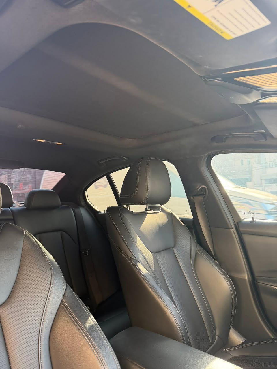 السلام عليكم 
BMW 330i  للبيع فول فول مواصفات 
بدون ايرباك بجم كبس 
رادرات كشنات داتا شو خزن المواصفات الفول
ماشية 23 الف كيلو متر
جديدة جداً 
السياره قطعتين تبديل وقطعه وحدة صبغ 
للاستفسار واتس او اتصال هاتف 
***********
بغداد
