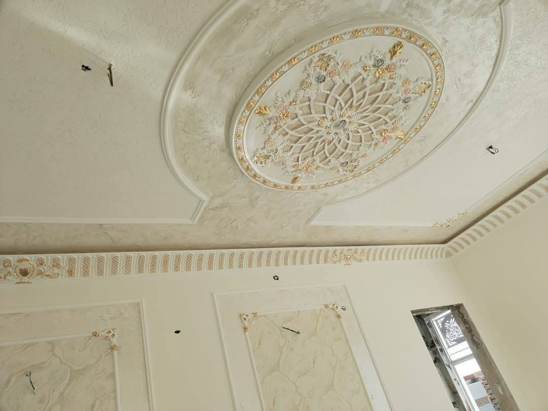 حوّل منزلك 🏠إلى تحفة فنية بلمسة جبسية أنيقة! ✨
نقدم لك أجمل تصاميم الديكورات الجبسية الداخلية التي تضيف الفخامة والرقي لكل زاوية في منزلك.🏠
تصميمات عصرية وكلاسيكية تناسب جميع الأذواق🙅
 تنفيذ احترافي بأعلى جودة ودقة🕒 
1. خبرة عريقة: في تنفيذ القصور والمنازل الراقية.
2. كفاءة الكادر: فريق متناغم يعمل بدقة متناهية.
3. عامل الزمن: سرعة في التنفيذ تضمن لك الانتقال لمنزلك الجديد في أقصر مدة.
بصمة الملوك على جدرانك..
لأن الفخامة تكمن في التفاصيل، يقدم كادرنا المتميز أرقى خدمات النقش اليدوي والزخرفة الإسلامية والكلاسيكية. نحن نحول الجبس الصامت إلى تحف فنية تنبض بالحياة.
• دقة التنفيذ: نقوش هندسية ونباتية بدقة متناهية.
• لمسة ملكية: تصاميم خاصة لا تتكرر، تمنح مجلسك هيبة القصور.
• سرعة واحترافية: كادرنا مدرب على إنجاز أصعب النقوش في وقت قياسي وبأدوات حديثة.
اجعل منزلك يتحدث عن فخامتك.. احجز موعدك الآن.
سرعة في الإنجاز والتزام بالمواعيد💰
 أسعار مناسبة وتنافسية 
تبدء اسعار الجبس بورد من 25 الف كرستة وعمل
 والاصباغ من 5 الف للمتر المربع 
لدينا كادر متخصص باعمال الجص والبورك ايضاً
📞 للحجز والاستفسار:مراسلتنا على البيج 
و الواتساب  ***********📍 
نعمل في جميع محافظات العراق  [ الانبار -الرمادي -الفلوجة-الحبانية-الكرمة بغداد جميع المحافظات] 
والمناطق المجاورة 
 اعمل متابعه ليصلك المزيد من التصاميم والإلهام
