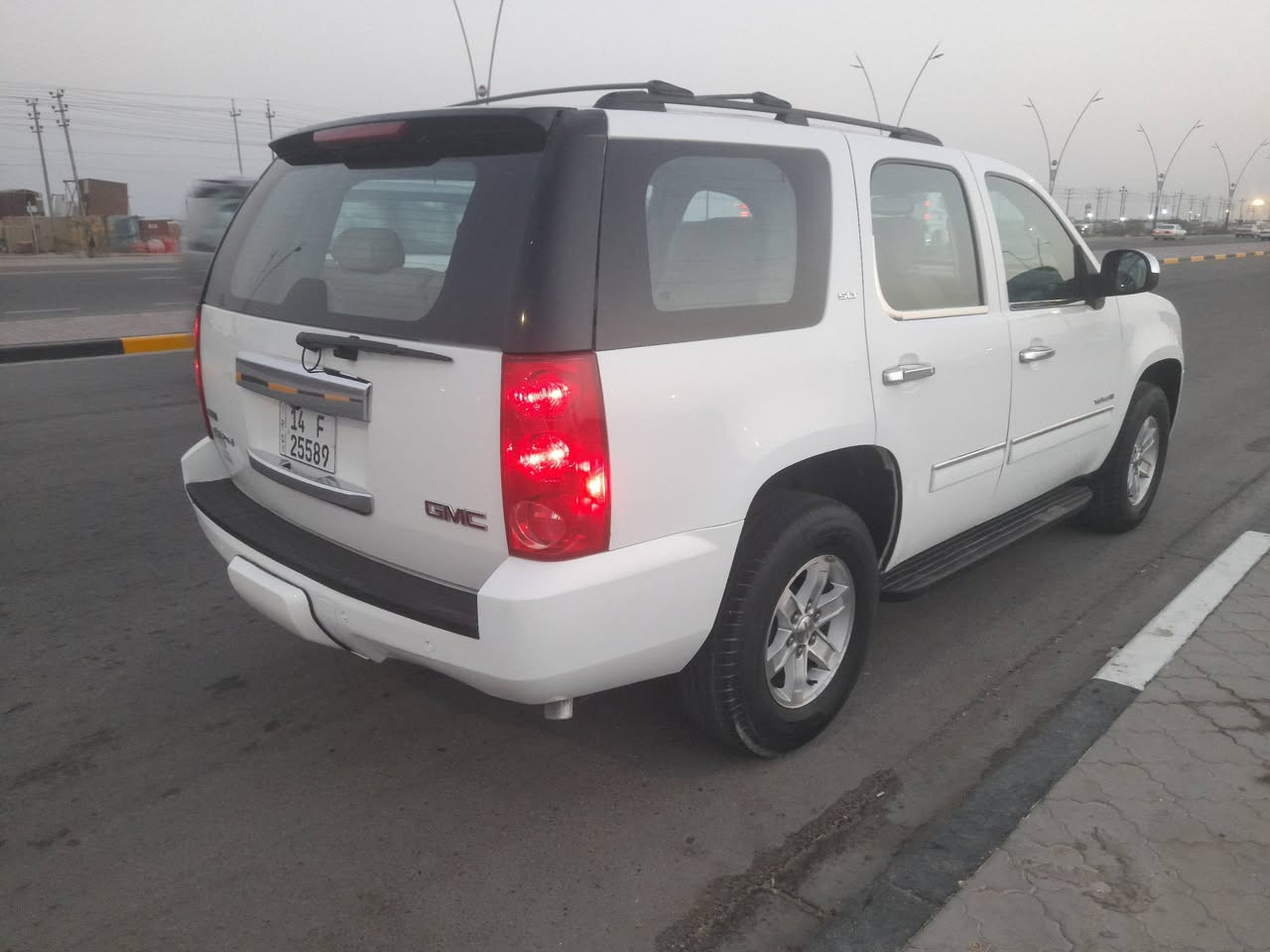 سلام عليكم يوكن SLT البيع 2010 السياره كفاله من الضربه صبغ فقد الرباع  فوال مواصفات7راكب 3قطع تبريد ملكي السياره جاهزه كير محرك حداده رقم بصره دولي تحويل مباشر السياره طبله مكان البصره***********
