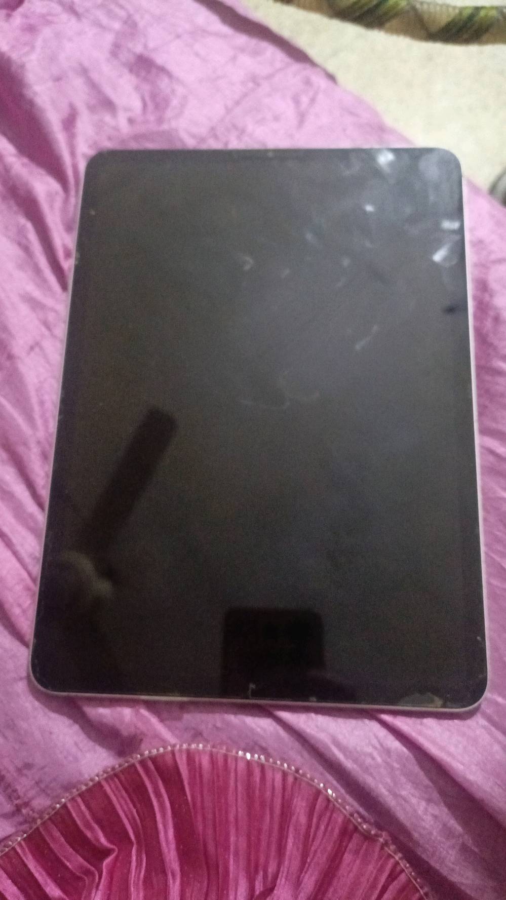 ايباد 11 برو 2020 شاحنة اصلية+ كارتونة الي يرغب بالشراء يراسلني واتساب ع هذا الرقم‏‪***********‬‏