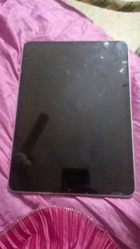 ايباد 11 برو 2020 شاحنة اصلية+ كارتونة الي يرغب بالشراء يراسلني واتساب...