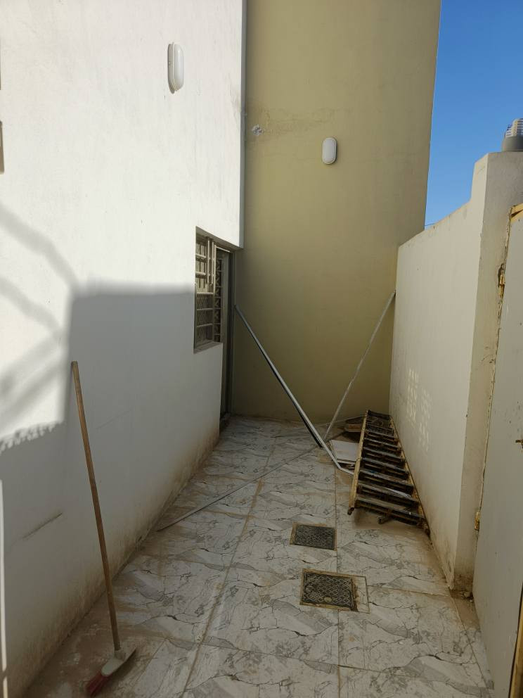 بيت 100 متر مربع للبيع يحتوي على غرفتين وصاله واستقبال ومطبخ وصحيات داخليه وخارجيه بناء درجه اولى صب كونكريت وطابوق
بيع مستعجل بسبب الظروف بيت غير مسكون جديد
‏‪***********‬‏ واتساب
