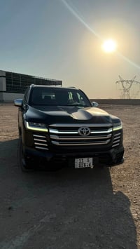 السلام عليك شلونهم الجناية لاندكروز 2022 VXR  تون تيربو حجم 3.5L ماشية...