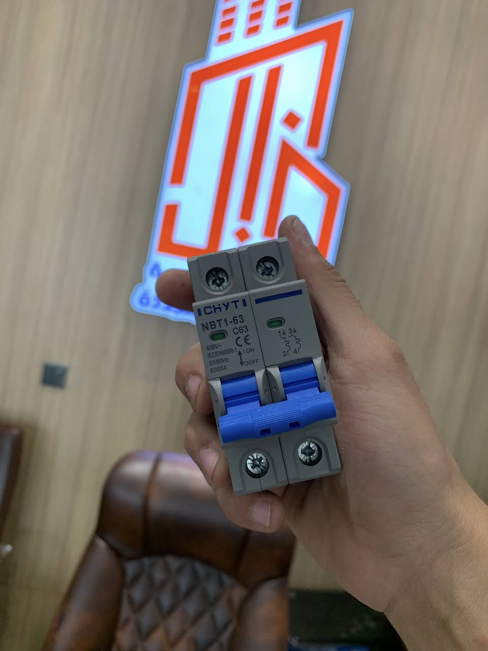 🔋⚡ نوفر أفضل معدات الطاقة الشمسية والملحقات الكهربائية بأسعار مناسبة وجودة ممتازة  
متوفر لدينا:
✅ جوزات  
✅ قواطع  
✅ ملحقات وأنظمة كهربائية متنوعة

شركة خيال الهندسة قسم الطاقة المتجددة

📞 للاستفسار والمعلومات راسل الصفحة


**إذا كنت صاحب هذا الإعلان وتريد حذفه لأي سبب، رجاءا أرسل رسالة إلى الدعم الفني**