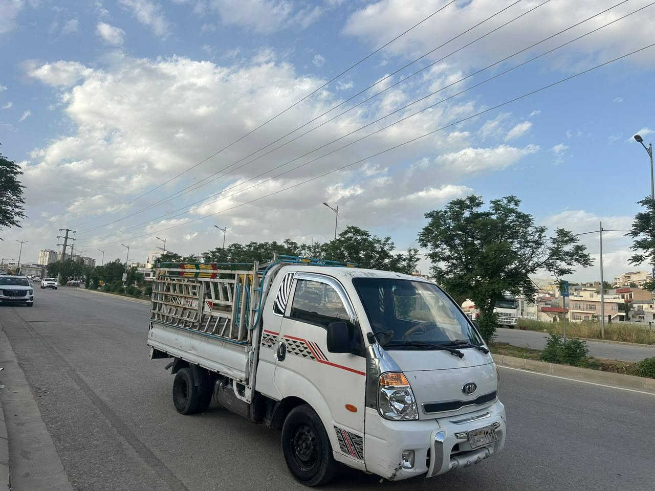 کیای دووطەنی مودێل ٢٠٠٥
ژ.م ***********یان***********
شوێن سلێمانی نرخی ٥٣گەڵا
گێڕ و مەکینەی بشرط
مەکینە ٣٠٠٠هەزاری پەمپ و نۆزڵە
دەعم و لێدراوی نیە  ساغە واتا موس و بڕاوە نیە
سەنەوی جنوبە بەشەرتی ئەوەلیات و حاسیبە
کارەبای و تاغم پێشێ بەشەرت السليمانية, العراق
