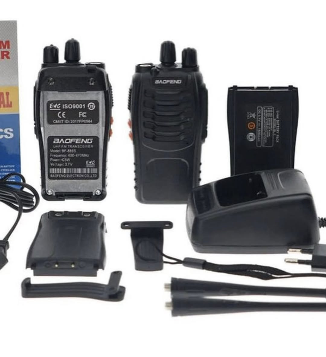 هذا الجهاز هو جهاز اتصال لاسلكي محمول (Walkie Talkie) من طراز Baofeng BF-888S. يُعد هذا الطراز خياراً شائعاً وبأسعار معقولة للاستخدام في الأماكن الخارجية مثل التخييم، والرحلات، ومواقع العمل. 
المواصفات والمميزات الأساسية:
التردد: يعمل بنظام UHF (400-470 ميجا هرتز) ويوفر 16 قناة اتصال.
المدى: يصل مدى الاتصال إلى ما بين 1 و5 كيلومترات، حسب طبيعة المنطقة (مفتوحة أو مزدحمة بالمباني).
البطارية: مزود ببطارية ليثيوم أيون (Li-ion) بسعة 1500 مللي أمبير، تدوم حتى 8-18 ساعة تقريباً من الاستخدام.
وظائف إضافية:
كشاف إضاءة LED مدمج.
خاصية تقليل الضوضاء (Noise Reduction) لضمان وضوح الصوت.
يدعم نظام التشفير (Scrambler) لحماية خصوصية المكالمات.
التنبيه الصوتي لأرقام القنوات باللغتين الإنجليزية والصينية.
اعلى سعر ابيع


**إذا كنت صاحب هذا الإعلان وتريد حذفه لأي سبب، رجاءا أرسل رسالة إلى الدعم الفني**