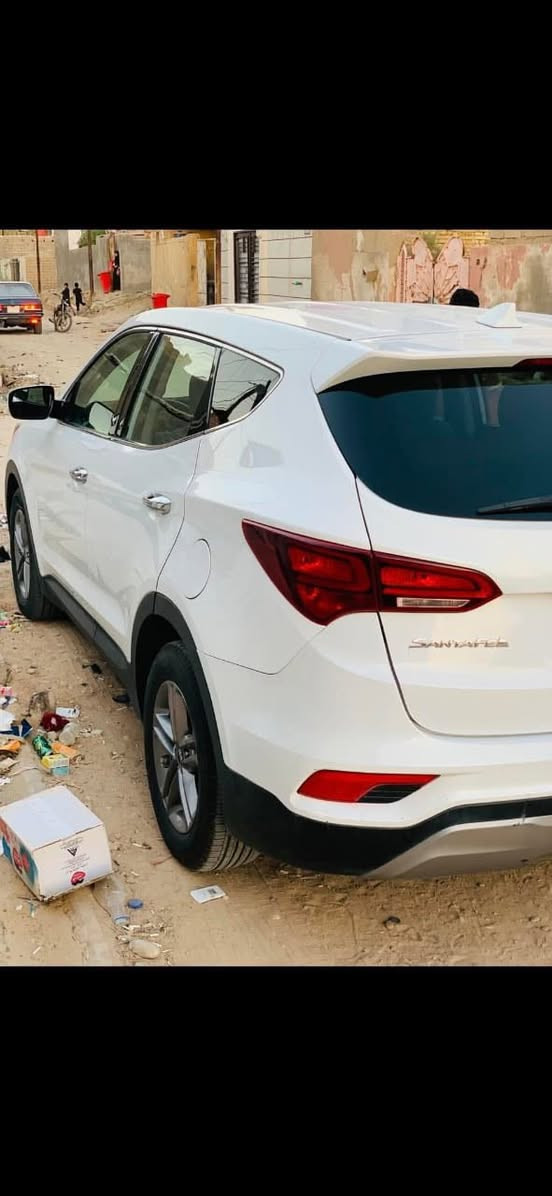 سنتافي ١٧  وارد أمريكي   سياره نظيفه حيل بسمي
المكان البصره القرنه
السعر ١٦٠
رقم الهاتف ***********
