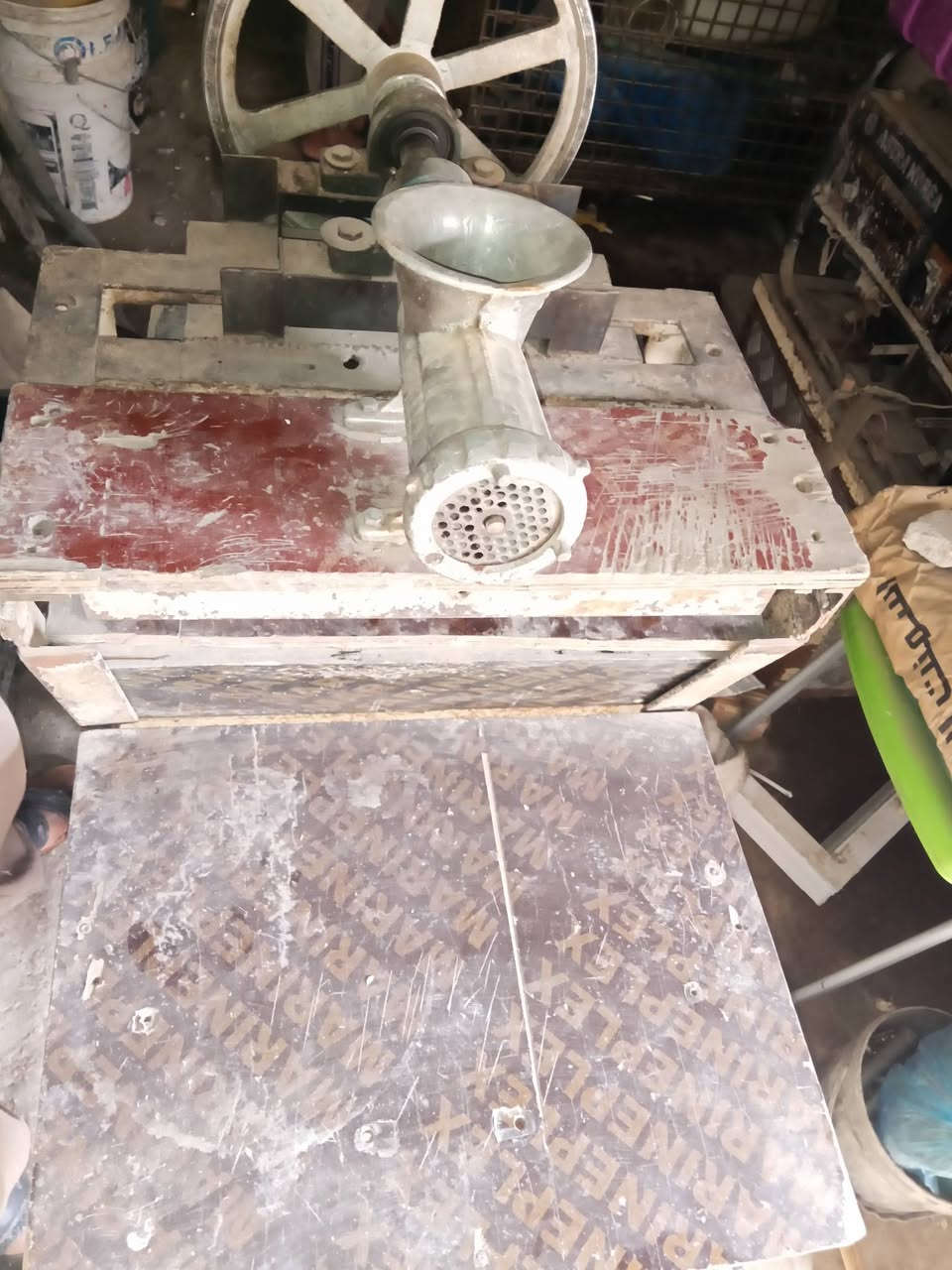 مثرامه مالت لحم نضيفه على الفحص ماطور جديد السعر 200وبيه مجال ***********
