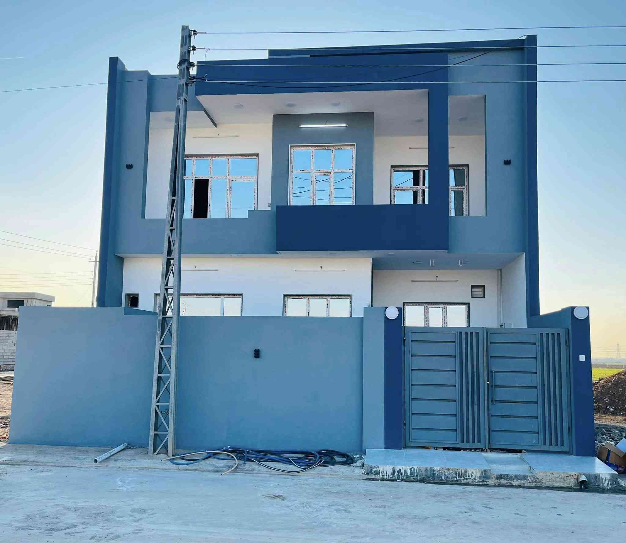 بيت للبيع مجمع طيبة 2
المساحة 200 متر بناء طابق ونص  10*20
مطبخ حار + بارد 
الطابق الثاني غرفتين + حمام سويد في كل غرفة 
البيت بي نقص ابواب داخلي وسقف ثانوي فقط 
السعر 85 مليون
تفاصيل اكثر تواصل على هذا الرقم 
*********** بي واتساب
