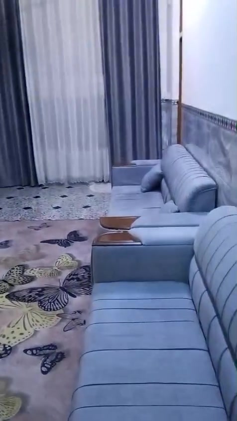 السلام عليكم بيت للبيع في حي الرسول قرب عصفوريه البيت ركن قريب على الشارع الرئيسي بيت مناقصة اي شي ثلاث غرف نوم استقبال صالة ومطبخ كراج وصحيات كلشي كامل للاستفسار ***********
