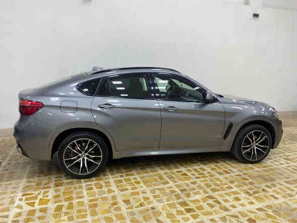 Bmw x6 وكالة عروش 
فول فول مواصفات 
 ستة سلندر
2019
M باكيج بيلاد 
حساس خلفي امامي 
لايتات ليد ادابتف 
ابواب شفط 
‎5كاميرة 
سلايت 
شاشةكبير 
شاشات خلفية بيلاد 
كيج الكتروني 
انارة داخلية 
كشنات سكان ميموري
داخل احمر بيلاد 
داتا شو 
بدون صبغ بدون تعديل كلشي شرط كل سيرفس مسوي بشركة 
340$ 
***********
*********** دهوك
