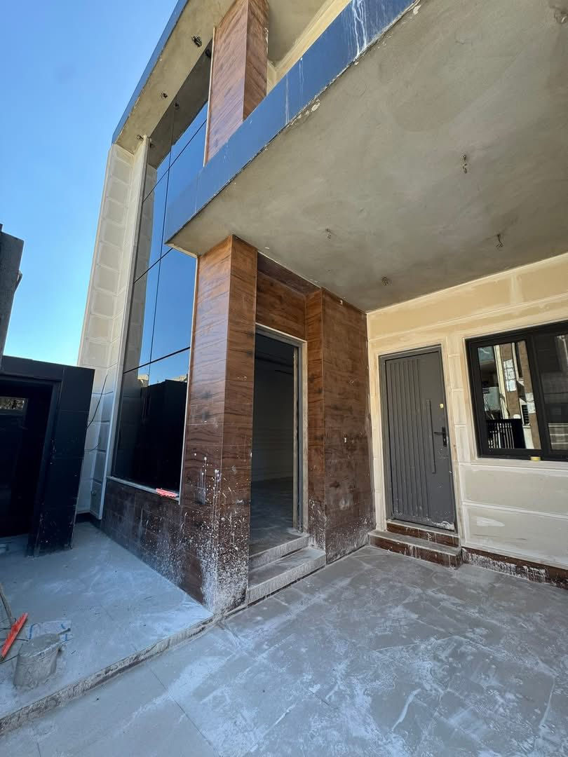 للبيع
#عقارات_مملكة_الخير 
دار للبيع في حي العربي موقع مميز  بظهر الشارع العام  
المساحة 125 متر واجهة 7 متر استلام مفتاح بناء حديث فول  
 سند طابو سكني ملك صرف 
شارع تبليط 12 متر شروق تام  
طابقين ثلاثة غرف نوم وهول واستقبال ومطبخ وصحيات 
لمعرفة السعر اضف تم
للإستفسار اكثر الإتصال
***********
*********** 
***********‏‪
او مراجعة مكتب مملكة الخير للعقار الكائن في سايدين  البحرين قرب قاعة الفخامة للاعراس
