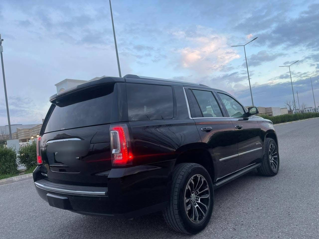 السلام عليكم
جي ام سي يوكن GMC دينالى
الموديل 2020 
فول موصفات للاخير 
بدون ايرباك 
الضرر بونيد مصبوغ 
ونص باب السايق 
المحرك مبدل بطاله مفتوح 
السعر 33 يعني 3 دفاتر و 30 
وبيها مجال 
للاتصال ***********
