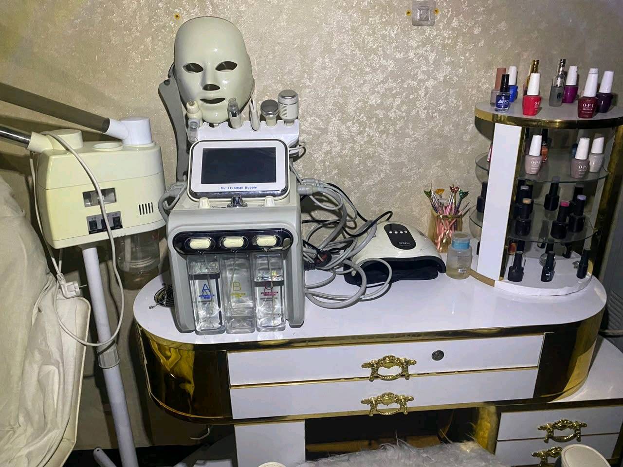 💇‍♀️ للبيع صالون مع جميع أغراضه

📍 الموقع: النجف – بداية حي ميسان، قرب أسواق دينار ودينارين، داخل مجمع الرحمن التجاري.

✨ اسم الصالون: نازك بيوتي.

💰 السعر: 6 ملايين دينار، وقابل للتفاوض بحدود المعقول.

للاستفسار والمعاينة، راسلني على الخاص.