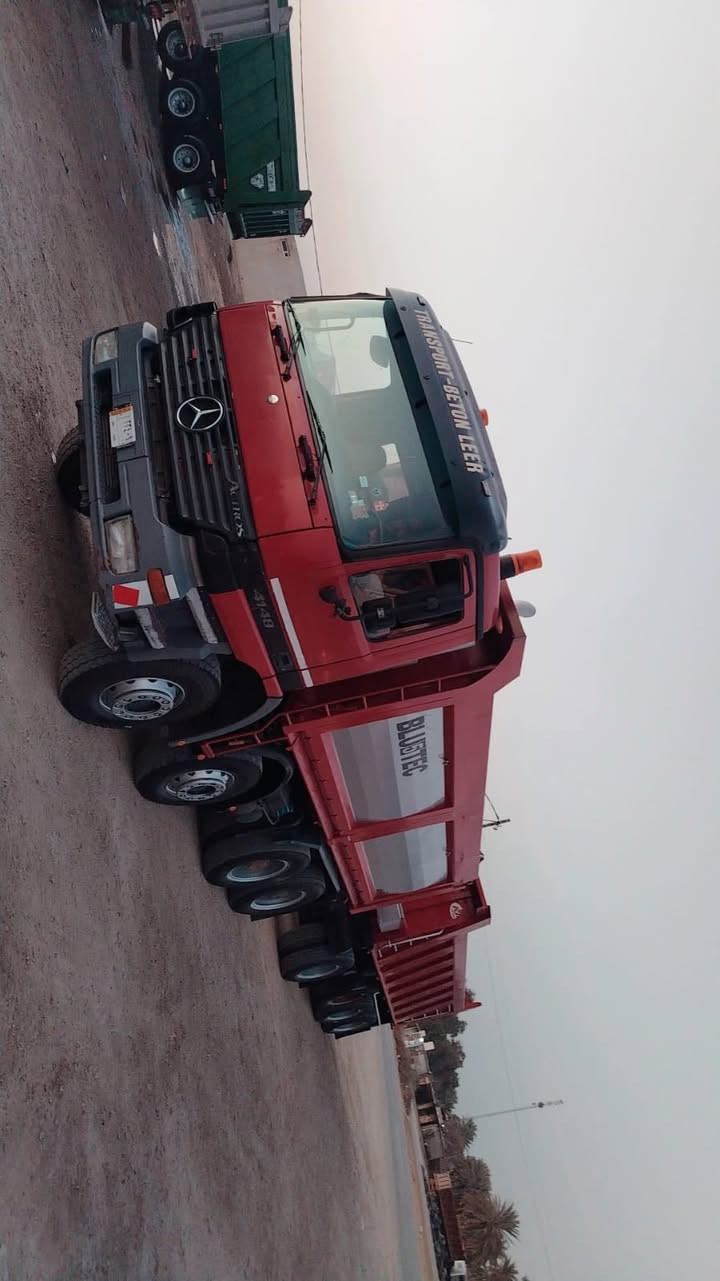 سلام عليكم اكتروز موديل 2001  بموديلها مامعلايه  حجم 4148  مكينه V8 .  سياره مربوطه قاطره ومقطوره    تحويل  ثاني يوم لاستفسار ***********
