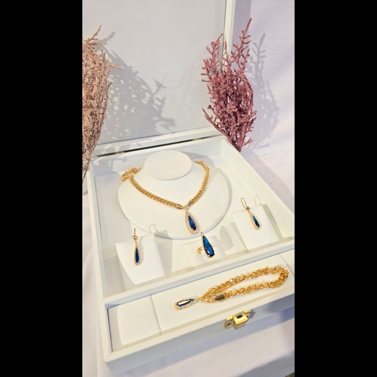 ارجو المتابعة
🌿 كاردينيا للأناقة الراقية 🌿
حين تلتقي البساطة بالفخامة… تولد قطعة لا تُنسى ✨
تصاميم مختارة بعناية
لتناسب المرأة الواثقة بذوقها 👑
💫 تفاصيل ناعمة
💫 خامات أنيقة
💫 حضور يلفت بدون مبالغة
متابعة لخصومات قوية جدا....


**إذا كنت صاحب هذا الإعلان وتريد حذفه لأي سبب، رجاءا أرسل رسالة إلى الدعم الفني**