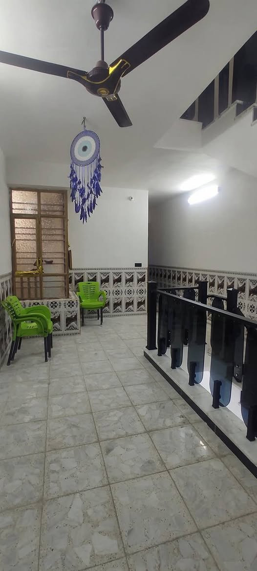 سلام عليكم توفر عندي بيت مساحه 100متر--  جبها 4ونص--- نزال-- 23 --طابقين بي 3غرف بناء حديث 2024 جنس لعقار طابو زراعي سند 25 على طابو الخلاني سند وكاله موجودات منطقه كامله كل الخدمات مي مجاري كهرباء تبليط موقع البيت البلديات الضباط خلف الصحفيين قرب مدرسه زين القوس منطقه حي الامير الاستفسار اكثر ***********رد واتساب ماسنجر
