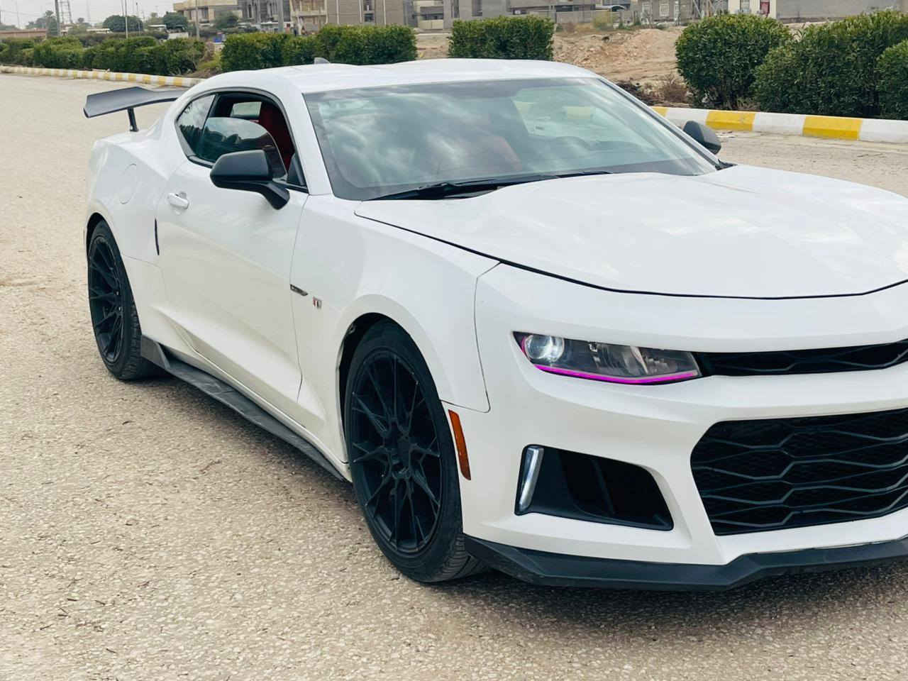 ب120 وبيها مجال جدا قليل بيع فقط
 /كمارو للبيع موديل 2016  فئه Rs محرك3600
استخدام شخصي من الدوام للبيت
حلوه كامله مكمله من كل النواحي ربع متصرف عليها ادامه كامله 
رقم الجديد بسم عربي جيرانه بالحله(القاسم) تريد تحويل تريد وكاله
ضررها حلو معدل و تعديل جاملغ كتر السايق وبنيد فقط 
والباقي كفاله كفاله
اكسل وكير ومحرك كفاله 
مكان بابل القاسم 
الخاص مفتوح والرقم بي وات ساب ***********
