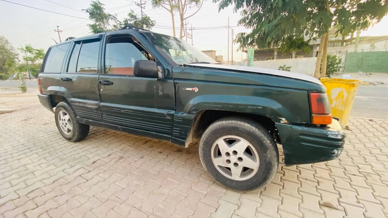 سلام عليكم جيب شيروك للبيع موديل 93 كير ومحرك بطه صدرها نظيف تخم طيارات جديد رقم صلاح الدين رقم  انكليزي وشرط التحويل السياره نظيفه وحلوه مال عيله مكان السياره كركوك قضاء الحويجه السعر 38 وبيها مجال ومراوس حسب القناعه

رقم الهاتف ***********
