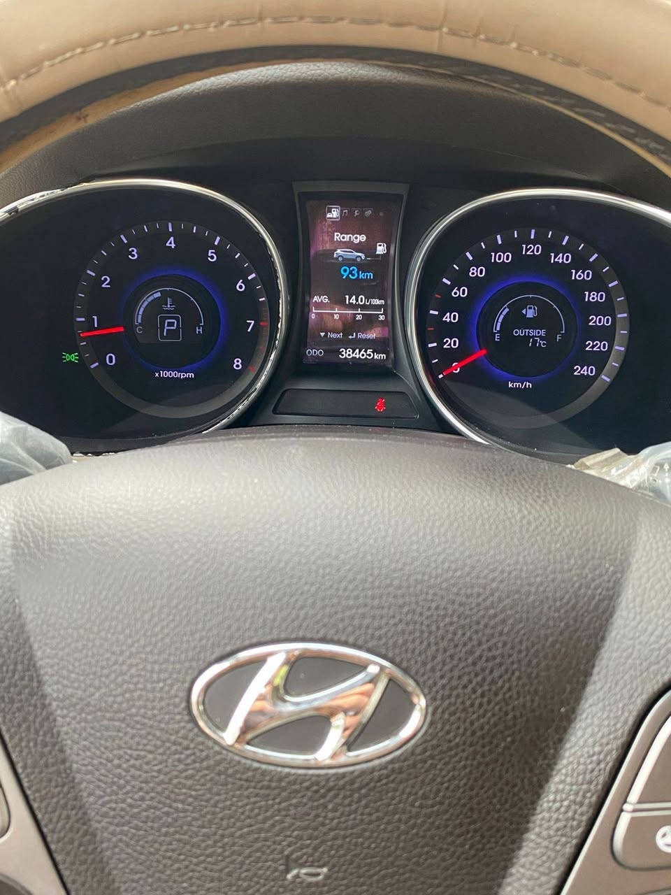 سلام وعليكم 

سنتافيا 2016 للبيع او المراوس حسب القناعه السعر 180
 سياره تعتبر زيرو ماشيه 37 الف حقيقي بدون لا صبغ ولا حادث خليجي وع ايدي سياره اني مطلعه من الشركه
مكينه V6 

اي نقص مابيه جاهزه السياره وما مستخدميه هواي مال بيت 
رقم بغداد تحويل ثاني يوم 

العنوان بغداد
الرقم ***********
