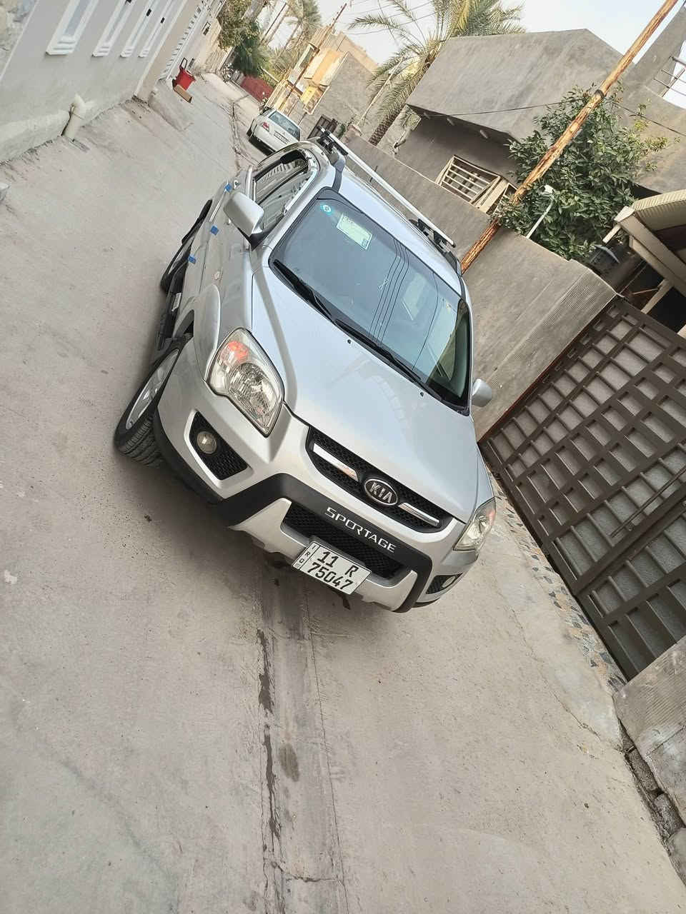 السلام عليكم شباب سبورتج موديل 2010 رقم بغداد الدولي الجديد السياره مكفولة كفاله  من الصبغ والضرر وحتى من البارد والسونار  موجود بالصور السياره كوريه أم الفول عدى الفتحه السياره مري شفط شفتات ستيرن تبريد بيانو تدفئه وتبريد بالكشنات دسك امامي خلفي حساسات خلفيه السياره تخم تاير جديد صدر كله جديد السعر 128 مكان السياره ديالى بعقوبة وهذا رقمي ***********
