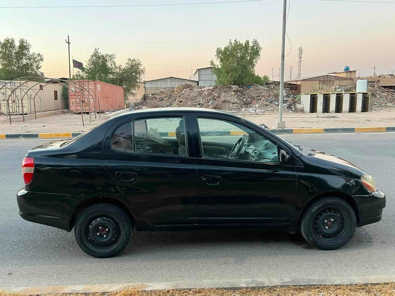 سلام عليكم 
تيوتا ايكو موديل 2000 
بيها مكينة جديدة رقم كربلاء تحويل مباشر لوحات إنكليزي 
السعر 38 وبيها مجال  مكاني كربلاء  تبريد ثلج 
***********          ***********
