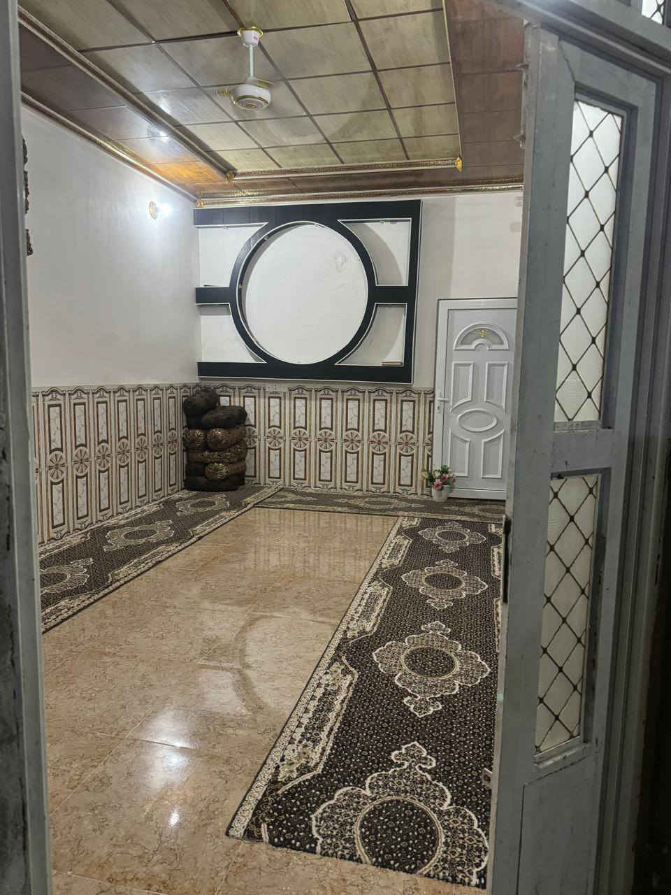 سلام عليكم
#درا سكن حي الوحده قرب مدرسة شيخ اياد
يتكون من غرفتين نوم وصاله +مبطبخ ستقبال + كراج 🚘
صحيات خارجية + حمام داخل + سبالت عدد 2 م
موقع فرع رأيسي صب اناره 
سعر 57 وبي مجال 
للاستفسار ‪***********‬‏
