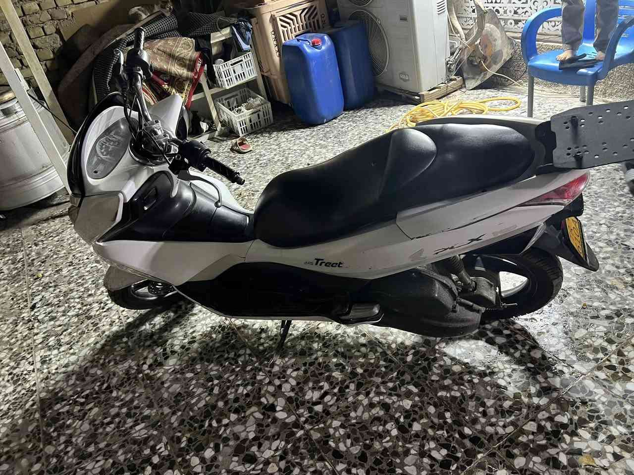 عندي هاي جيل اول ياباني بلادية السعر مليون 200 العنوان بغداد مدينة الصدر ***********
