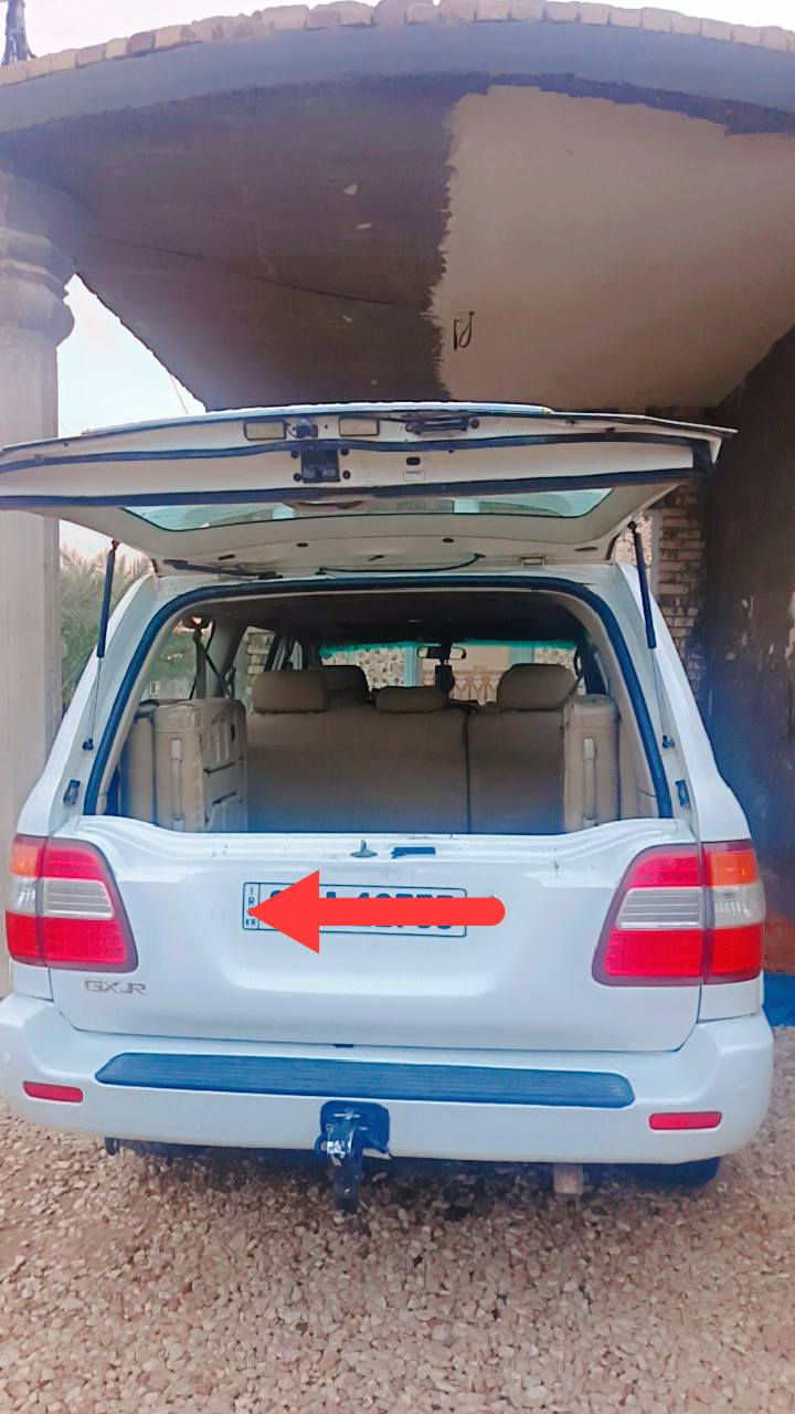 السلام عليكم ورحمة الله
لاند كروزر فول مواصفات موديل 2006 
 السياره مكينه وگير مكفولات رقم اربيل سنويه ماساقطه تريد وكاله تريد مداور السياره بيه بلا جاملغ الايمن هاي بالصوره طخه
مكان السياره النجف الاشرف

(مكلف بل نشر )
***********
