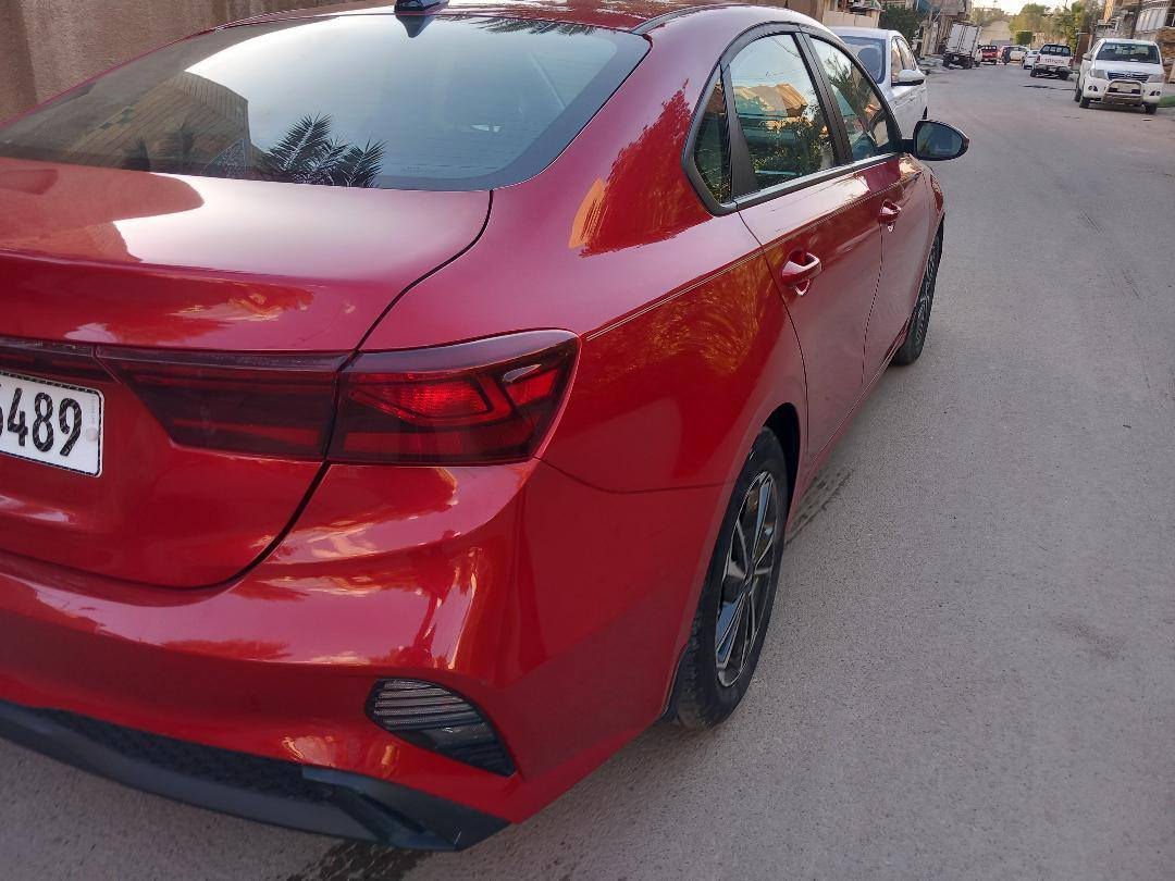 اسلام عليكم 
كيا فورتي للبيع مديل 24
(( مرقم بغداد))
ماشيه ٣٠الف مشي امريكا
المواصفات
اشاير بالمري
نقط عميا 
حساسات امامي وخلفي 
حساسات جانبيه 
نقط عمياء
قياده ذاتيه 
نضام تحديد مسار
٣وضعيات قياده
السياره حلوه واحلا من الصور وحادثها فقط الجاملغ مبدل نفس اللون امريكي اصلي وصور الحادث منشورات كلها سليمه عدا الجاملغ
مكان السياره: بغداد
السعر:160
رقم الهاتف:***********
