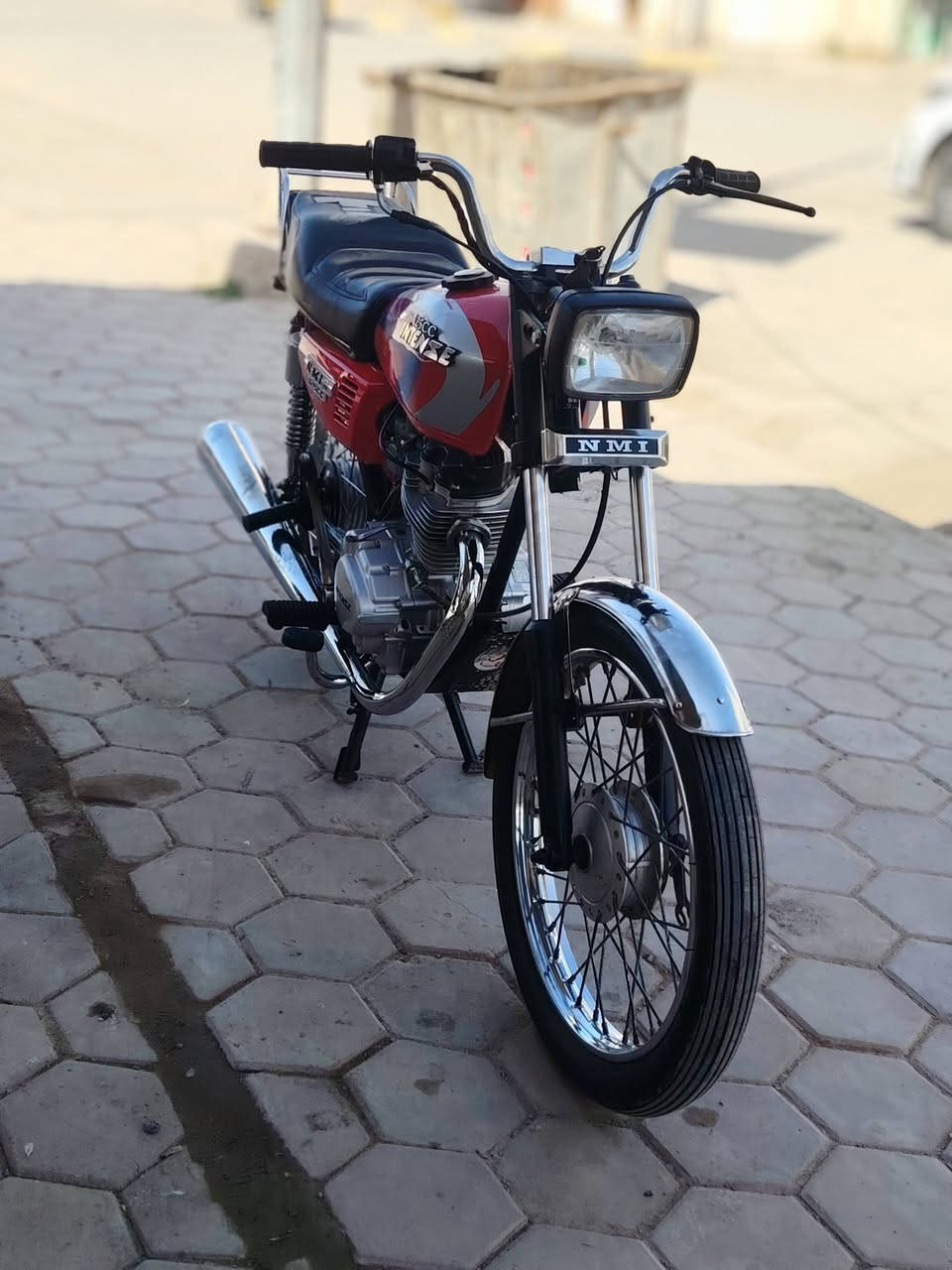 سلام عليكم ماطور شاصي 19 ارشه كصبه رفيعه شيال ربع أوراق بجيس مكينه 23 انتنس الماطور قراضه كله اصلي السعر خاص او اتصال *********** مكان كوت بلموفقيه
