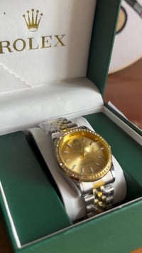 ساعة • جديد • توصيل مجاني