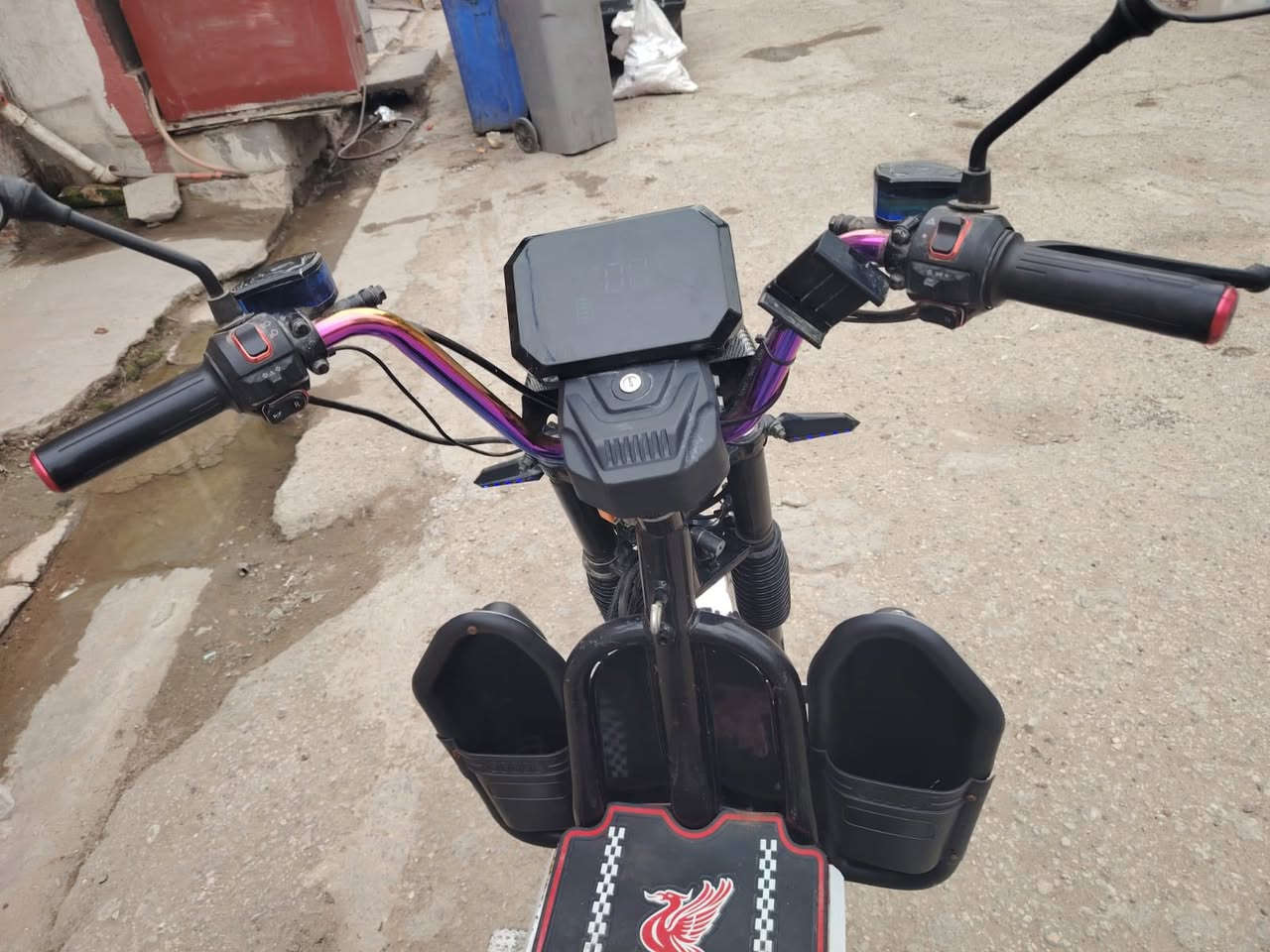 دراجة هارلي ملف 2000 
6 بطاريات نظيفة جدا 
السعر 500 
***********
