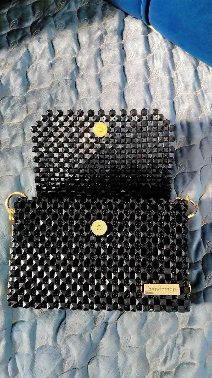 حجز العيد مفتوح 
وسعر يكون حسب حجم ونوع من خرز تجيج بدون بطانه تحبين ضيفين بطانه ومني لقماش تكون بلاش سعر جنطه يكون ثابت تحبين ضيفين بطانه ستن تنضاف ع جنطه ٣ الف 
شغل يدوي ومضمون لا من خدش ولا فتق ويبقى لفترة بعيده عليها عرض 
فصلي على ذوقك واختاري موديل ليعجبك 
كوني مميزه بأطلاله فريده من نوعها وموديل جذاب وغني عن تعريف استقبل طلباتكم راسلوني ع خاص اهلا وسهلا  بيج صفحه شكل ولون  
https://www.facebook.com/share/19GSx7TN3J/


**إذا كنت صاحب هذا الإعلان وتريد حذفه لأي سبب، رجاءا أرسل رسالة إلى الدعم الفني**