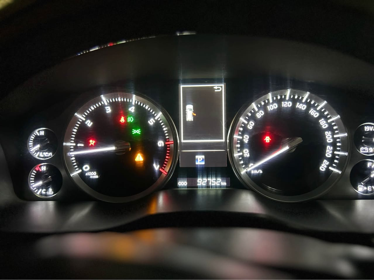 � للبيع - تويوتا لاندكروزر GXR V8 موديل 2020
فول مواصفات / كفالة عامة
رقم بغداد
ماشية 92 ألف كم فقط
نظيفة جداً جداً وحالتها ممتازة
مغلفة PPF بالكامل للمحافظة على الصبغ والهيك

المواصفات:

* محرك V8 قوي
* جير أوتوماتيك
* دبل / دفع رباعي 4×4
* فول مواصفات
* داخلية واسعة ومريحة
* شاشات
* كامرة خلفية
* سنسرات
* تبريد وتدفئة
* مقاعد جلد
* فتحه سقف
* تشغيل بصمة
* رنكات وكالة
* استخدام شخصي ونظيف جداً

💰 السعر: 570 ورقة قابل للنقاش للجادين
📞 للتواصل: *********** البصرة, العراق
