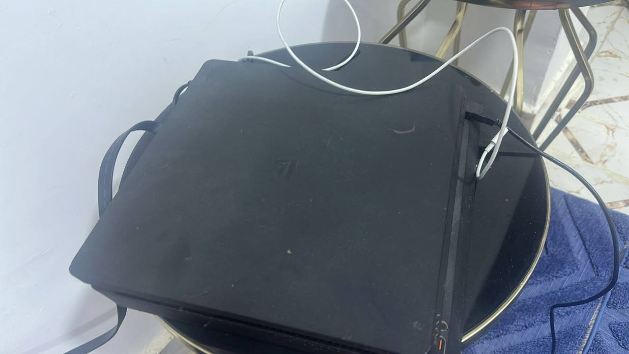 سلام عليكم بلي 4 سلم نص تيره  اونلاين بي شتراك شهرين بلس ما مفتوح ويه دركسون كير اوتو ويه يدات 2 اصليات جهاز اي خلل مابي بس تنظيف تنظفه سعره ٢٥٠وبي مجال  مكاني نجف حي ميسان رقمي ***********
