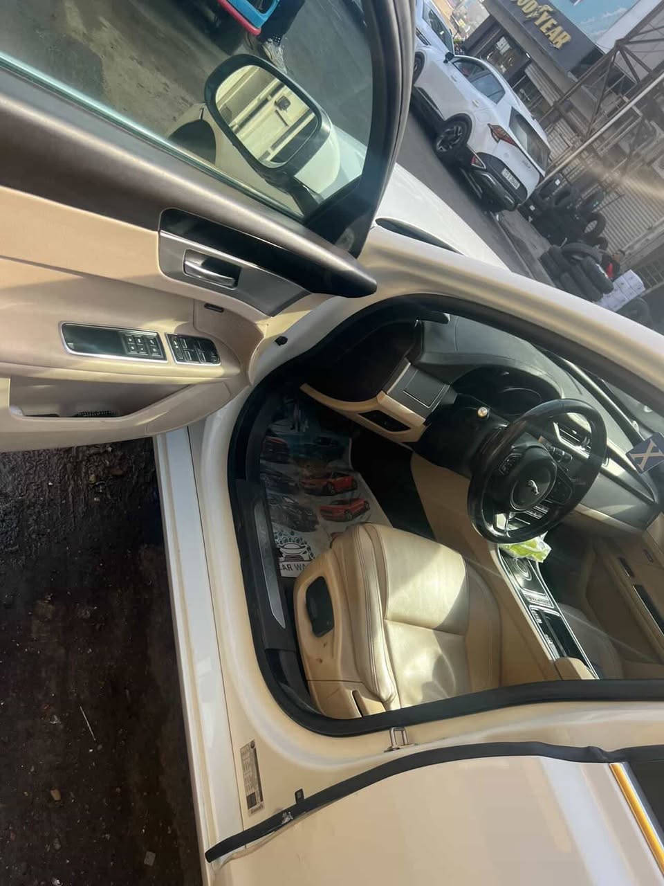 مكينة 6 سوبر جاكور 
فول مواصفات 1/1
السياره حلوه وكشخه وتخبل ومميزه ورقم مميز  جاكور بعد معروفه بل رزانه ول سرعه ول جمال سياره كلش حلوه ونضيفه بسعر اكسنت 2009 110 وبيها مجال الاستفسار ***********
