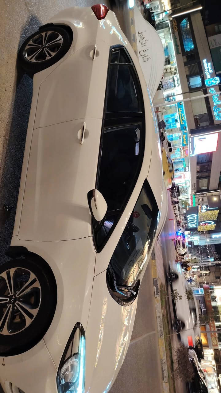 السلام عليكم سيراتو موديل 2014 رقم أربيل تريد وكاله تريد تحويل
بيه باب صبغ ونص من الباب الثانيه بدون حادث ولا داخل جاهزا من كلشي سعرها 113 وبيه مجال
 *********** مكان السياره النجف
