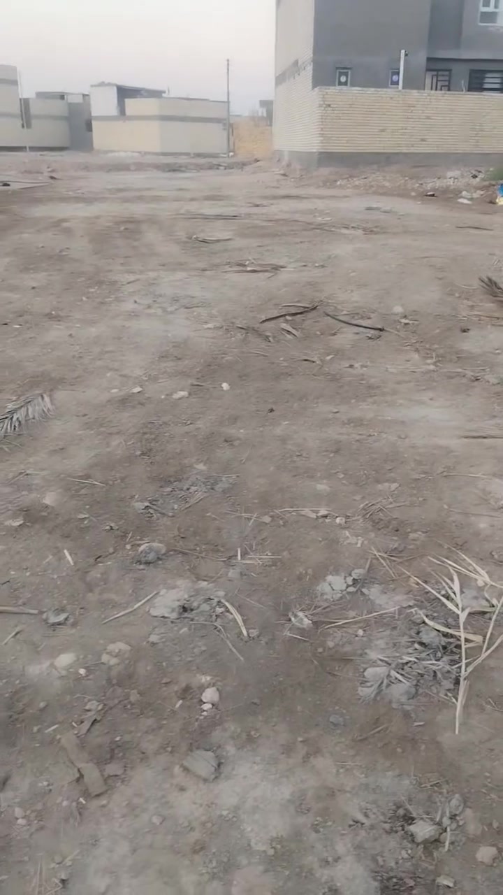 السلام عليكم قطعه ٢٠٠ متر خلف مدرسه المستقبل وطريقها الثاني عل جدول طابو زراعي مداور بلطابو السعر ٣٢ وبيها مجال قليل ***********
