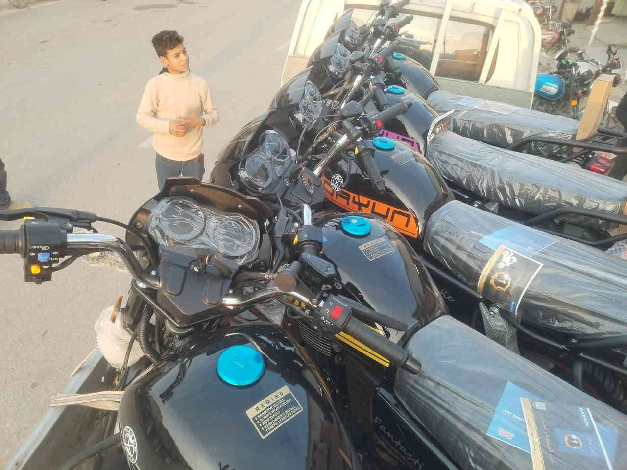 دايوان 25 شكل الجديد متوفر مرقم جمله مفرد عندنا توصيل الى جميع المحافظات اتصل وبخير وتدلل سعر الكلاسيك 1,525 مكان ديالى خالص الناي اداره سمير العبيدي موجود واتساب اتصل والخدمه *********** ***********
