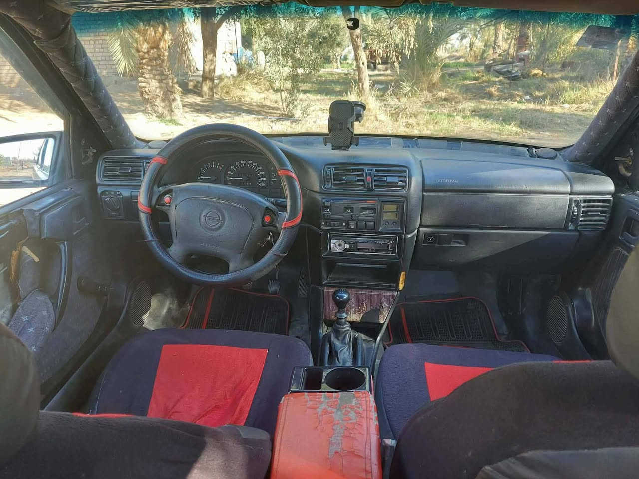 اوبل فكترا  موديل ٩٥ رقم بغداد الانكليزي بأسمي 
محرك كير تخم تاير جديد
كهربائيات كلهه شغاله 
سعر 39$ وبيها مجال
العنوان بغداد المحمودية 
***********
***********
