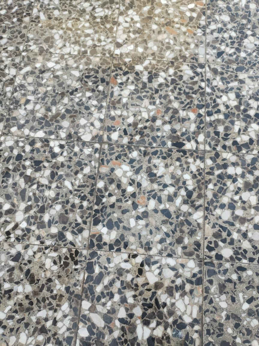 السلام عليكم
كاشي جديد، 
عندي تقريبا 18 الى 20 متر
سليمانية، 
سعر المتر 10,000 والنقل عليك
مكاني الدورة ابو دشير
***********
