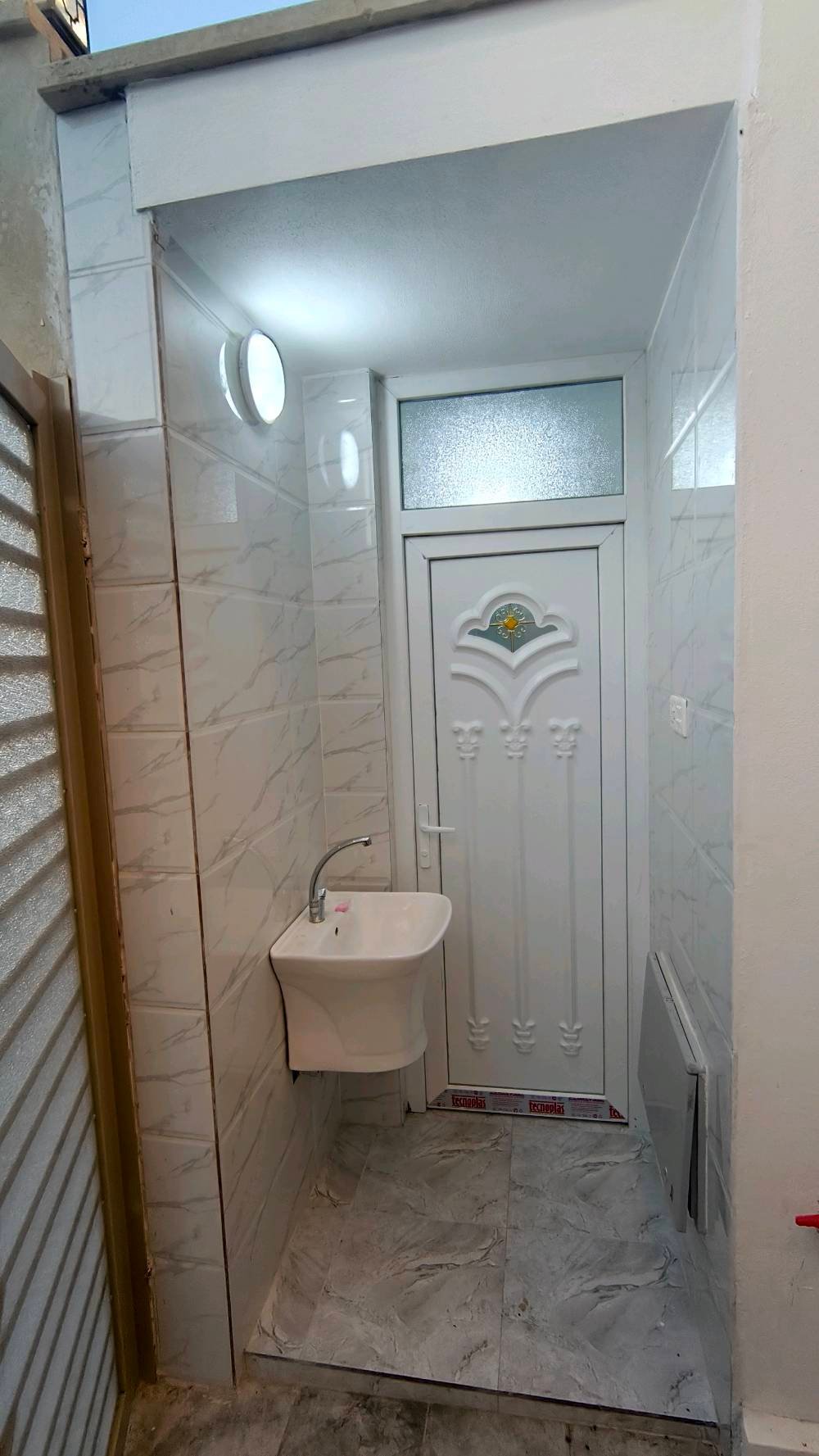 لدي بيت للبيع في يارمجة الشرقية الاول السعر 100000مليون  البيت يحتوي على حوش استقبال مطبخ وهول صحيات فوك وجوا مشتملات فوك وجوا عدد غرف النوم 3
كم عدد الغرف في البيت؟: 
3
ما هي مساحة البيت الإجمالية؟: 
 طابق ونص متر 100
أين يقع البيت بالتحديد؟: 
في يارمجة الشرقية الاول قرب مكتب العلي
هل السعر قابل للتفاوض؟: 
نعم 
هل هناك موقف للسيارات؟: 
لا  
رقم الهاتف ***********عبدالله بي واتساب 