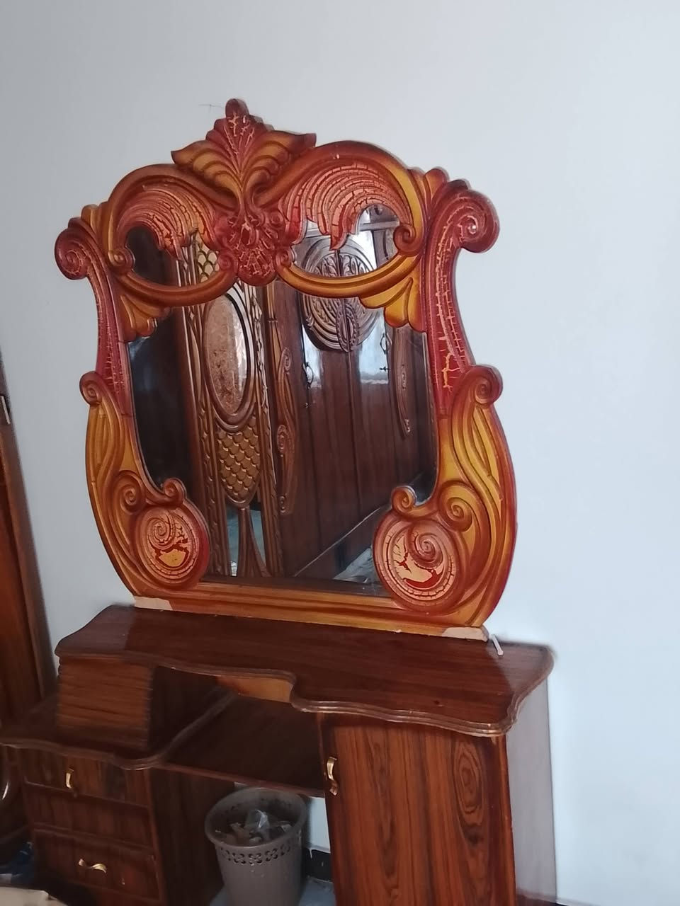 السلام عليكم غرفة اخشاب كاملة نضيفة ورخيصة ماكو هيچ سعر 300 الف مستعجل عل بيع... ملاحضة البيع بدون نقل وفتح يعني ابيعها تجي تشيلها وتروح العنوان  بغداد الدورة حي الصحة للتواصل (***********)
